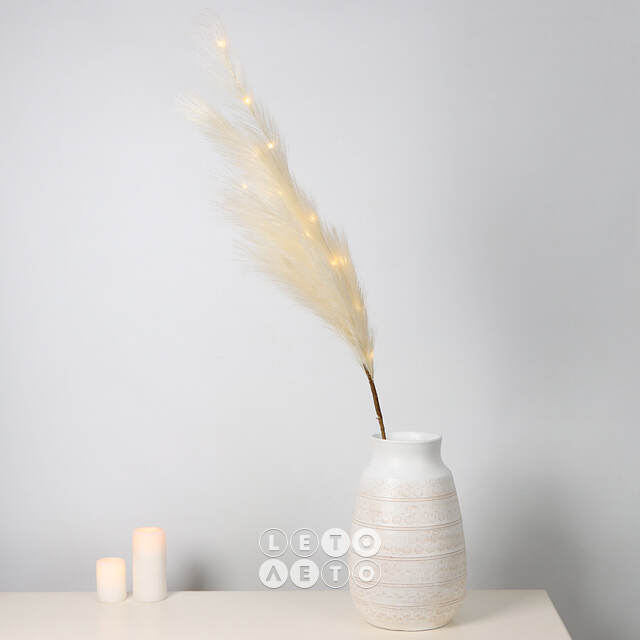 Светящаяся ветка для декора Ivory Plume 118 см, теплые белые LED лампы, на батарейках Kaemingk