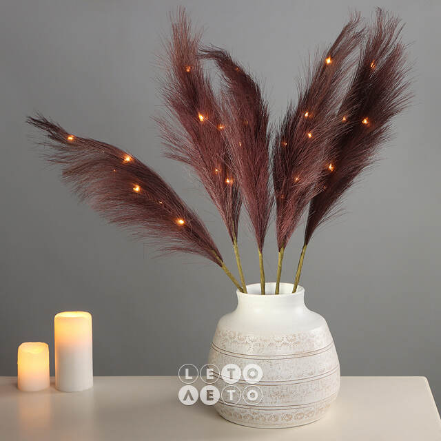 Светящаяся ветка для декора Chocolate Pluma 70 см, теплые белые LED лампы, на батарейках Kaemingk