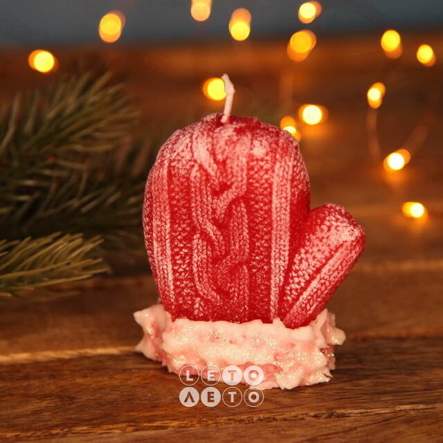 Новогодняя свеча Варежка - Warm Christmas 8 см Омский Свечной