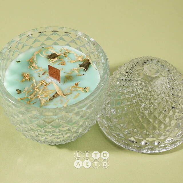 Ароматическая свеча Flora - Fig&Gardenia 12 см, 20 часов горения EDG