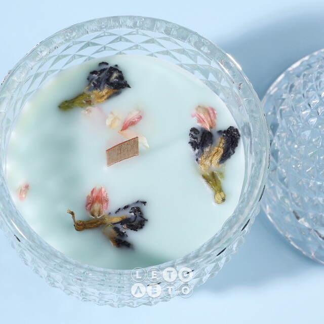 Ароматическая свеча Flora - Waterlily&Rose 12 см, 20 часов горения EDG