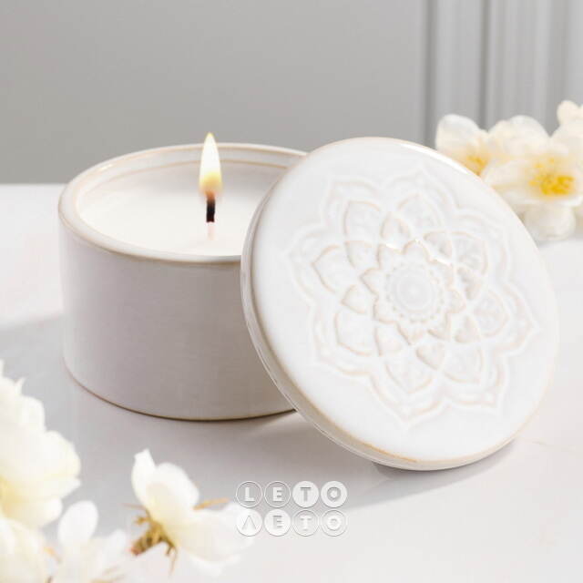 Ароматическая свеча Vanilla Gourveau 10 см, в фарфоровом стакане Koopman