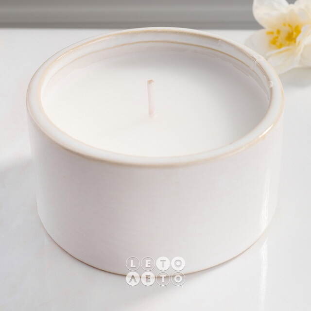 Ароматическая свеча Vanilla Gourveau 10 см, в фарфоровом стакане Koopman