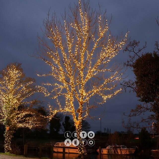 Гирлянды на дерево Клип Лайт Quality Light 30 м, 300 экстра теплых белых LED ламп, прозрачный ПВХ, IP44 BEAUTY LED