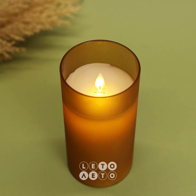 Светодиодная свеча с имитацией пламени Magic Flame в стакане 15 см карамельная Peha