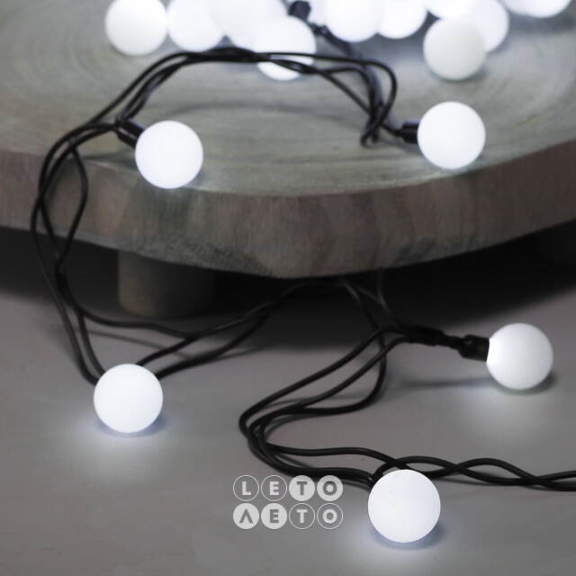 Светодиодная гирлянда Мультишарики 25 мм 100 холодных белых LED ламп 15 м, черный ПВХ, соединяемая, IP44 Snowhouse