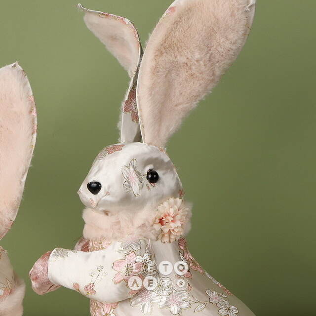 Декоративная фигура Gorgeous Easter - Пасхальный Зайка Флори 37 см Goodwill