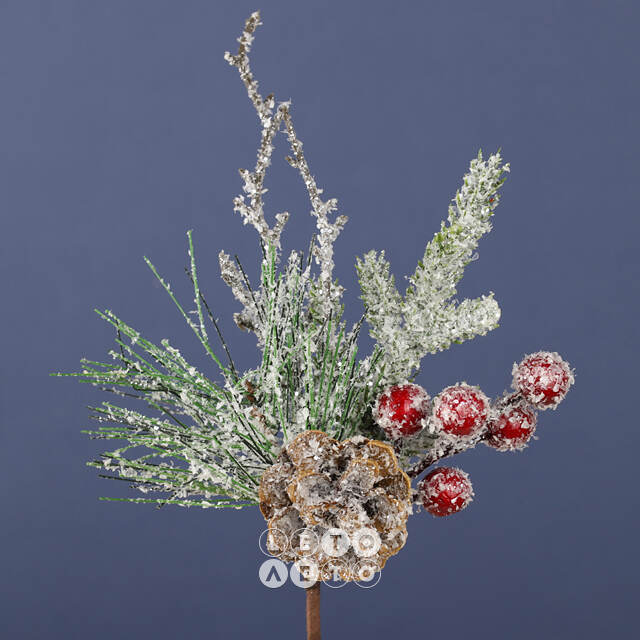 Хвойная ветка Carlotta заснеженная 23 см, с ягодами и шишкой, ЛИТАЯ+ЛЕСКА Due Esse Christmas