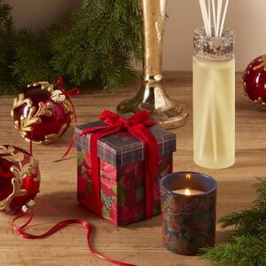 Новогодняя аромасвеча в музыкальной коробке Crystall Fleur - Cassis&Pion 9 см, 40 часов горения EDG фото 2
