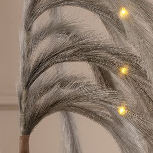 Светящаяся ветка с перьями Monike Grey 130 см, теплые белые LED лампы, таймер, на батарейках Koopman фото 3